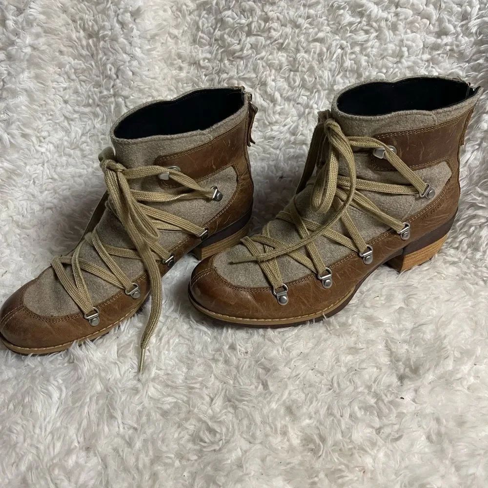 Merrell Shiloh II Warm Boot women’s Brown and Khaki Lace-Up Boots back SZ8.5